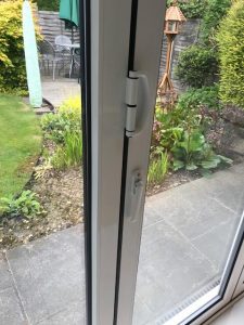 scraping bifolding doors in barnet london locksmith repair