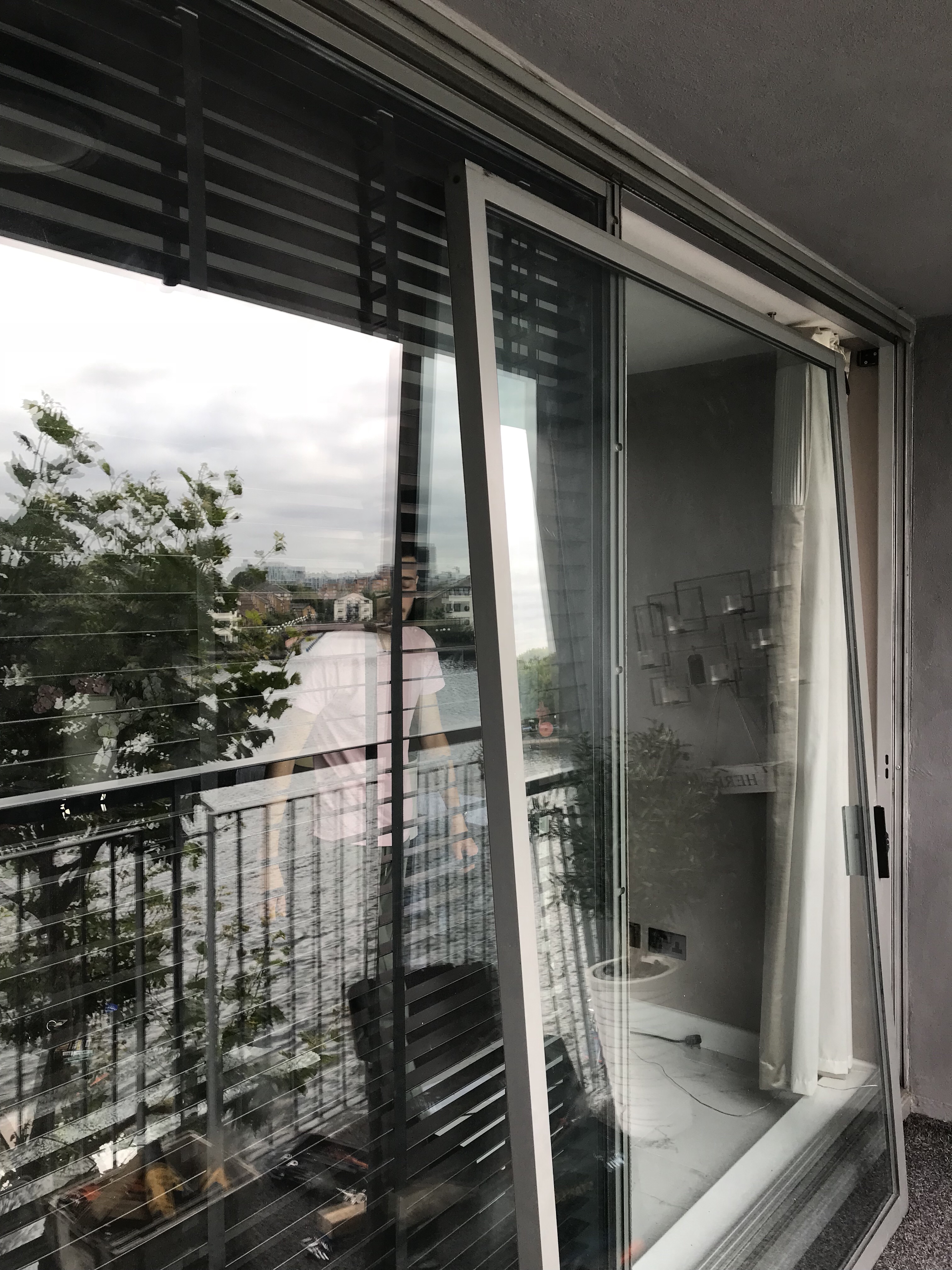 Sliding aluminium balcony door repair