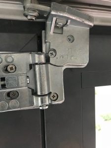 bifold door broken hinge