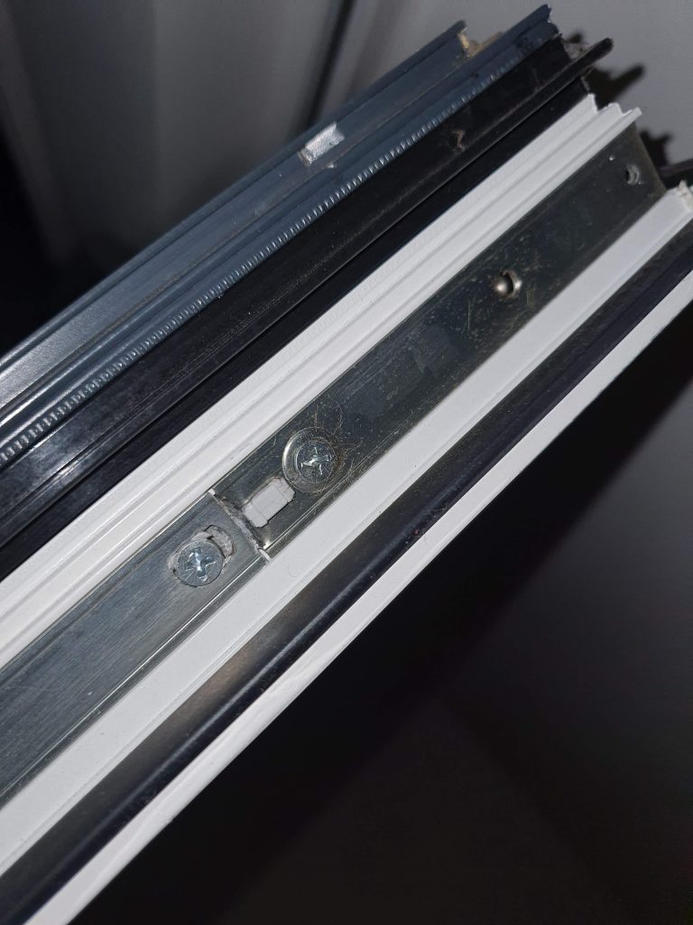 Tilt and Turn Door Corner bracket Locking Mechanism