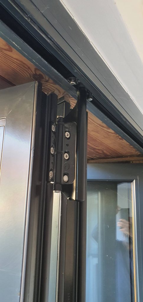 Fixing bi-fold hinge
Waltham Forest E17